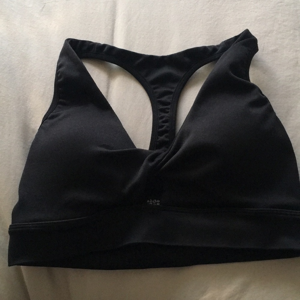 Black keyhole sports bra